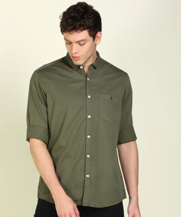 Men Slim Fit Solid Spread Collar Casual Shirt