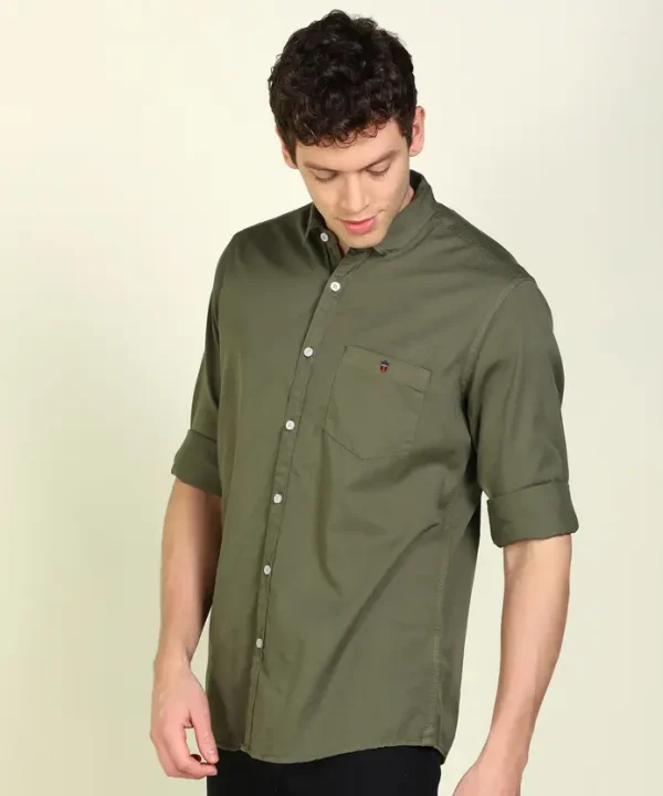 Men Slim Fit Solid Spread Collar Casual Shirt - Image 2
